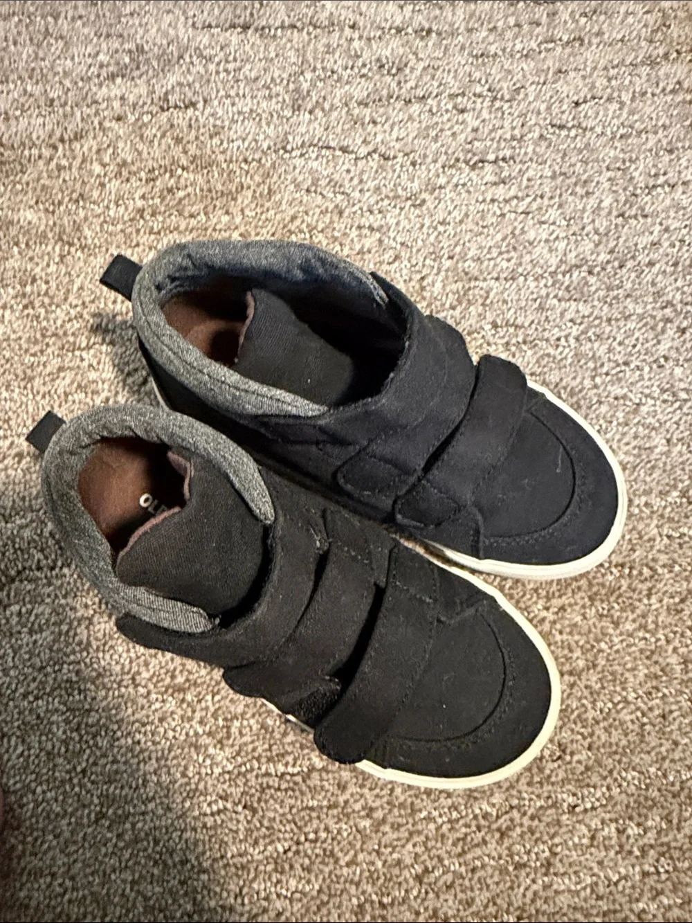 Like new! Old Navy Kids Black High-Top Velcro Sneakers with Gray Trim size 11